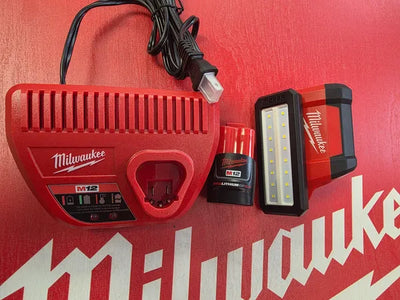Milwaukee M12 ROVER Flood Light Kit